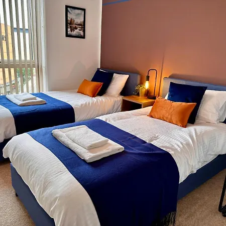 Business Suite Haven: Extended Stay with Dual Beds & Baths Hemel Hempstead Exterior photo