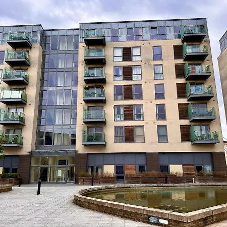 Business Suite Haven: Extended Stay with Dual Beds & Baths Hemel Hempstead Exterior photo