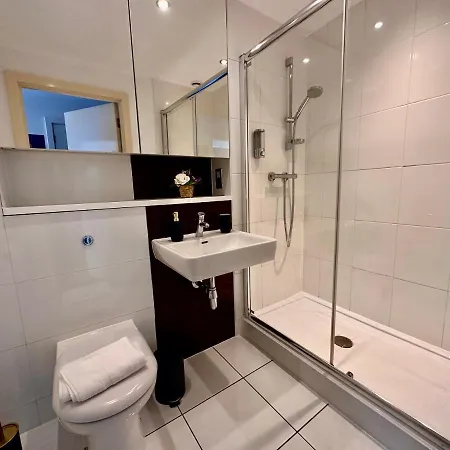Business Suite Haven: Extended Stay with Dual Beds & Baths Hemel Hempstead Exterior photo