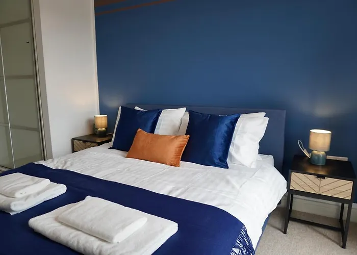 Your Perfect Business Suite, 2 Beds 2 Bathrooms Apartment, Free Parking, Monthly Stays, Business, Contractors