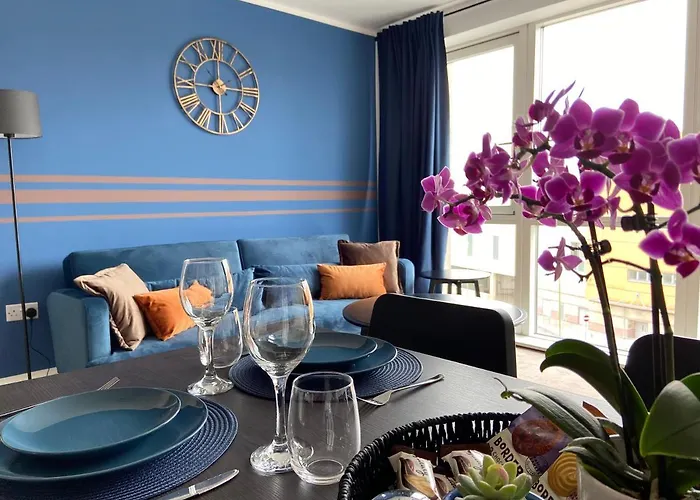 Your Perfect Business Suite, 2 Beds 2 Bathrooms Apartment, Free Parking, Monthly Stays, Business, Contractors