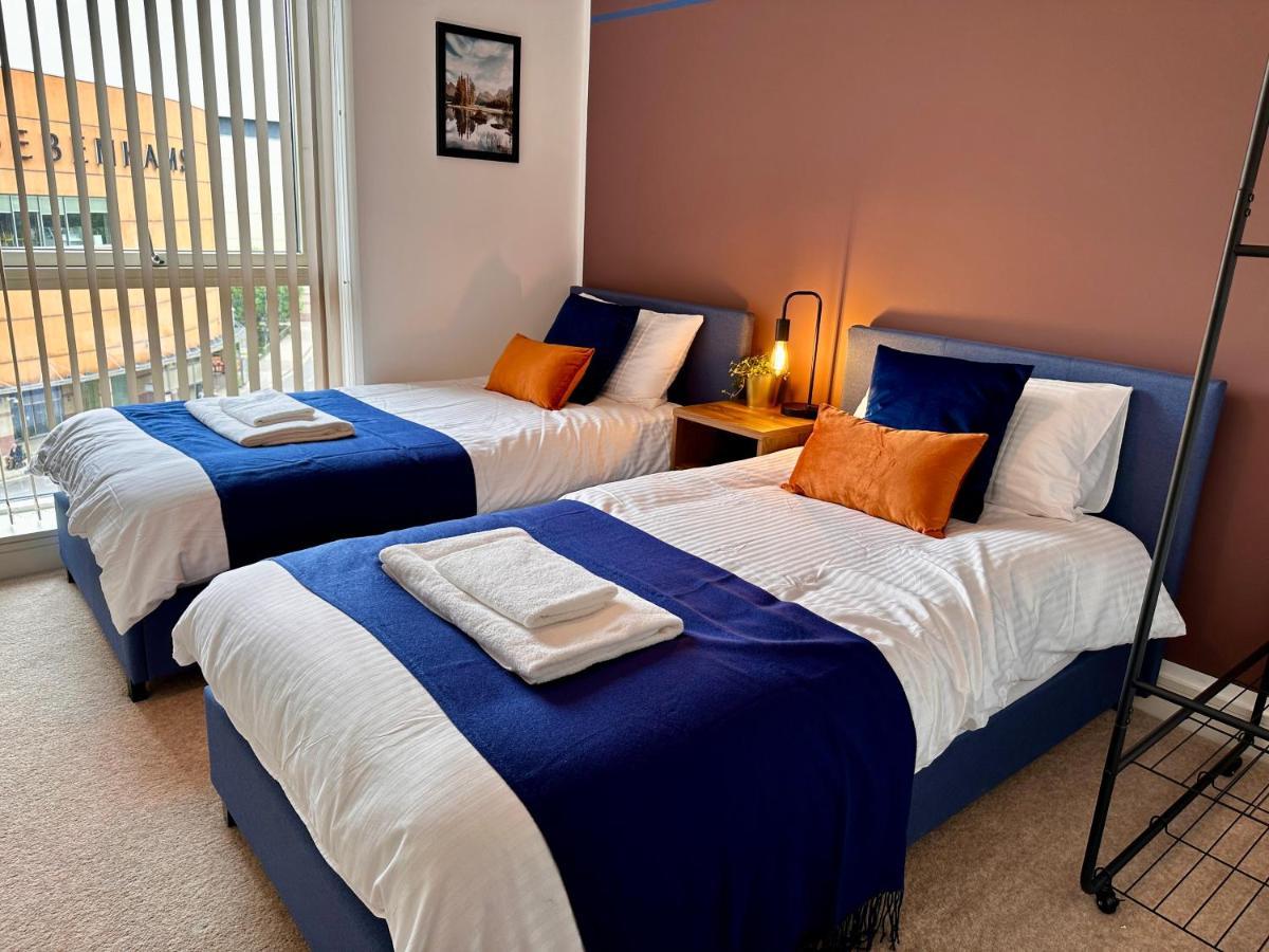Business Haven: Extended With Dual Beds & Baths Hemel Hempstead