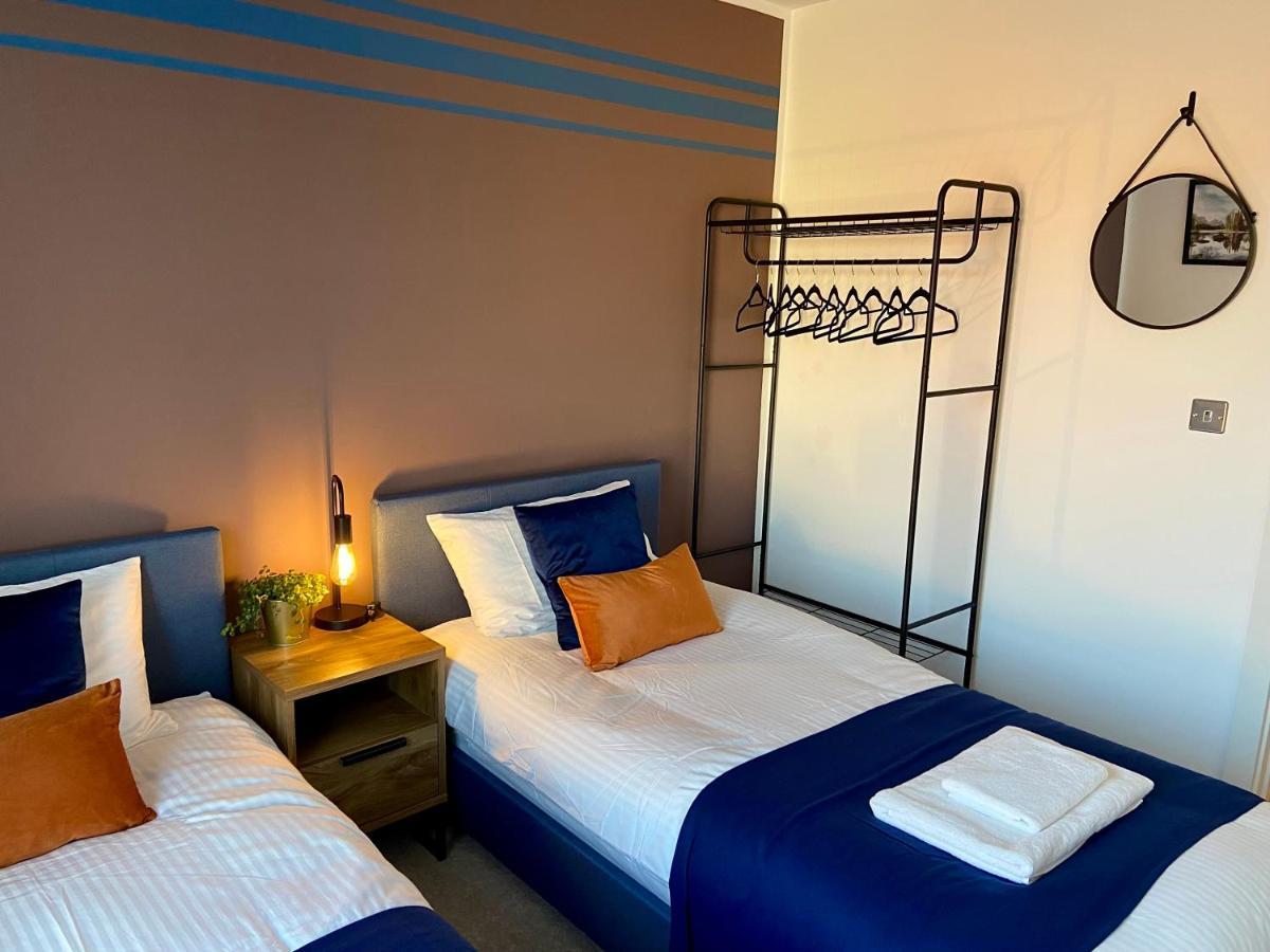Business Haven: Extended With Dual Beds & Baths *