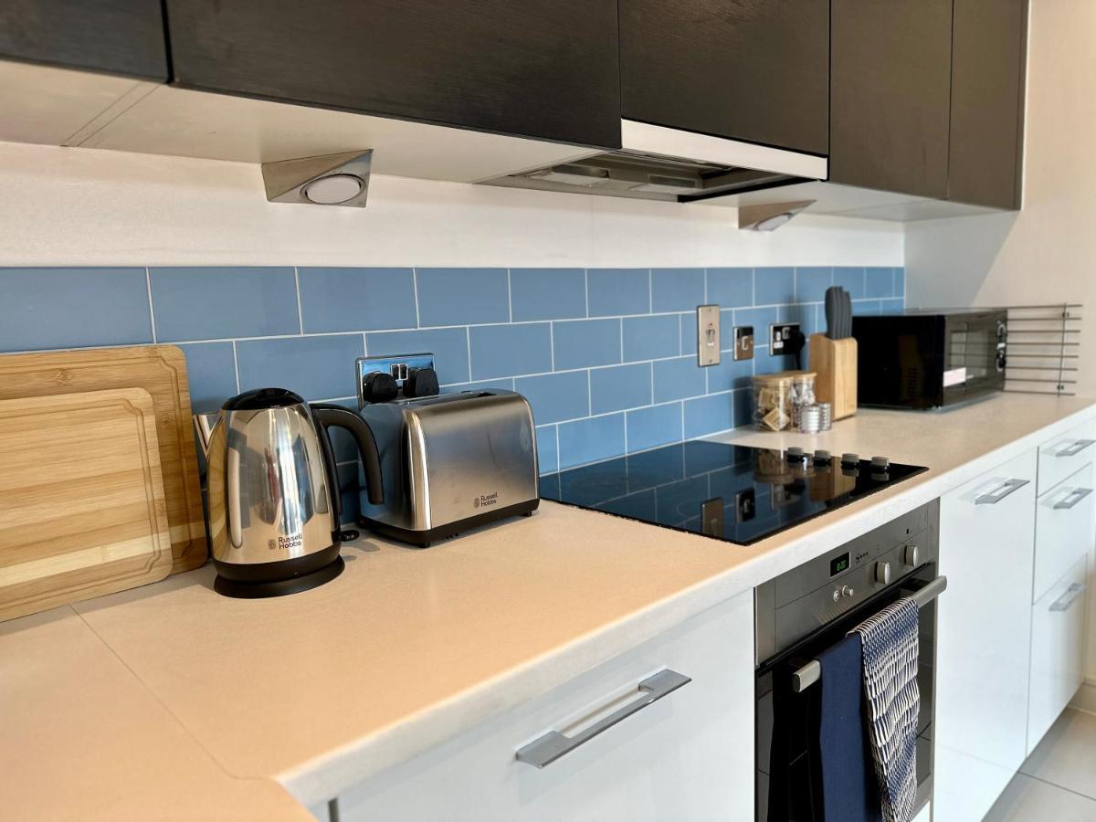 Business Haven: Extended With Dual Beds & Baths Apartment *
