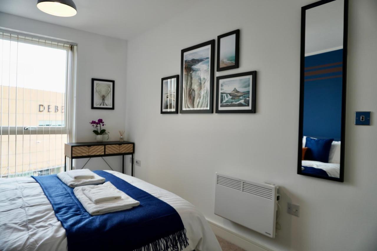 Business Haven: Extended With Dual Beds & Baths Apartment Hemel Hempstead
