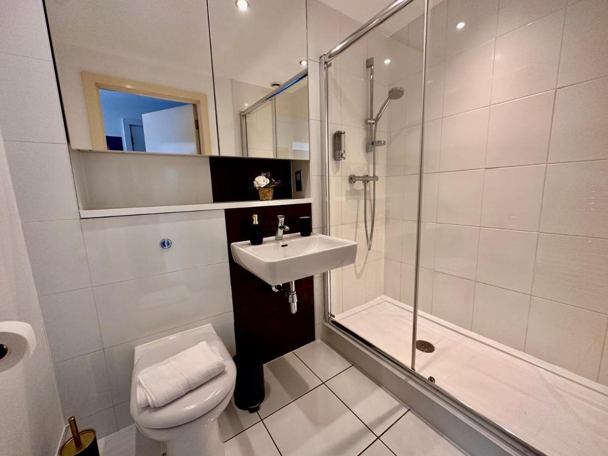 Business Haven: Extended With Dual Beds & Baths * Hemel Hempstead