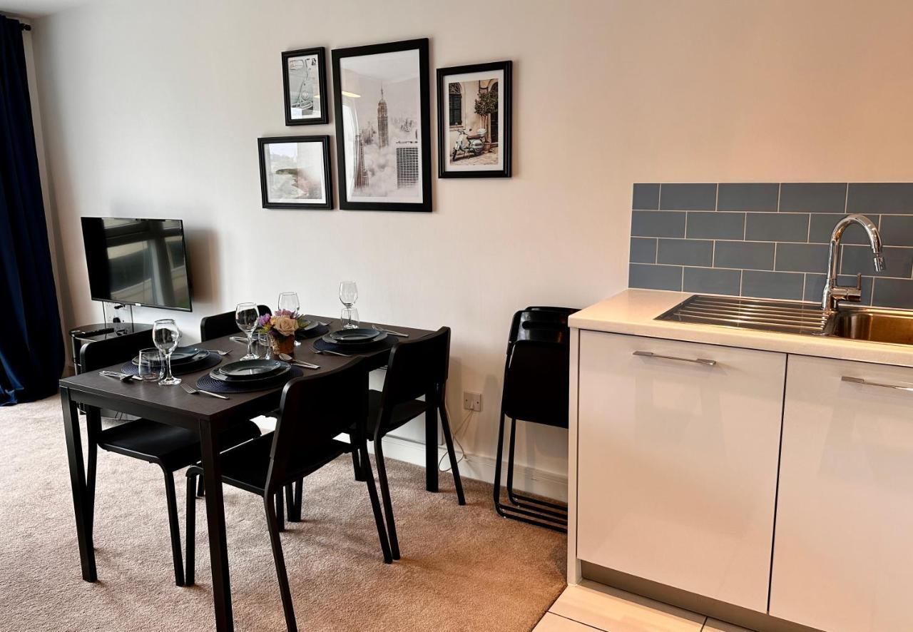 Apartment Business Haven: Extended With Dual Beds & Baths