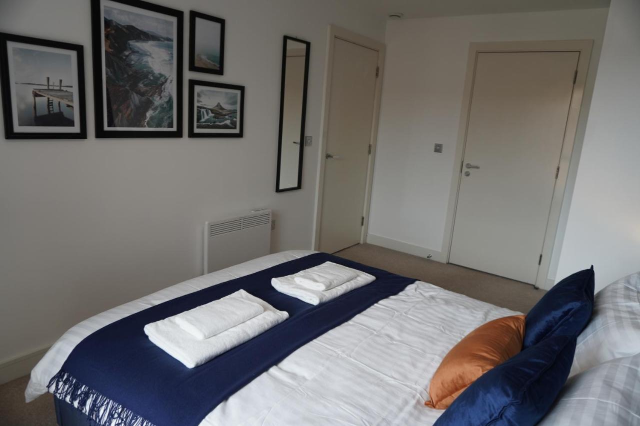 Business Haven: Extended With Dual Beds & Baths Apartment
