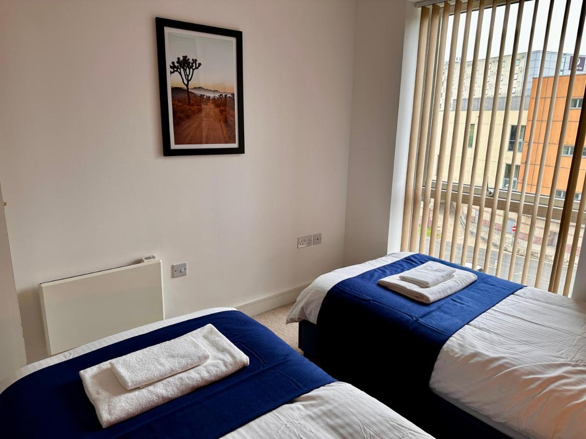 Business Haven: Extended With Dual Beds & Baths Apartment